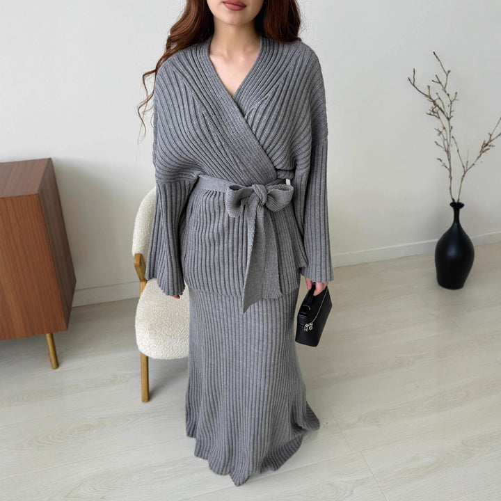 Kvinnors Elegant Stickad Tvådelad Set med Wrap Topp och Lång Kjol Mirla-Eva Jonsson