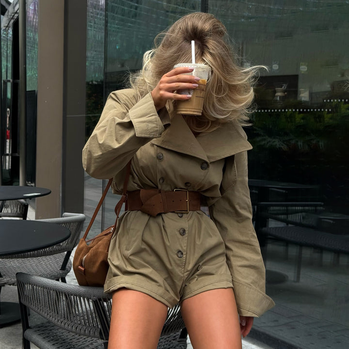 Kvinnors Elegant Trench Coat med Bälte och Knä-Längd Klipp Mirla-Eva Jonsson