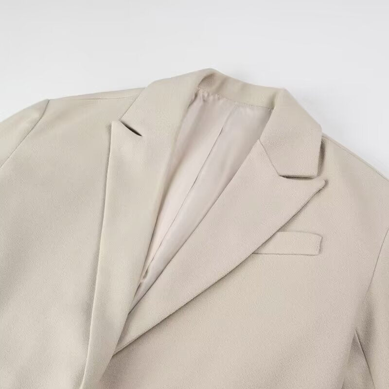 Kvinnors Elegant Trench Coat med Fransdetaljer och Skräddarsydd Passform Mirla-Eva Jonsson