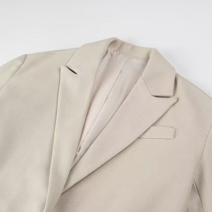Kvinnors Elegant Trench Coat med Fransdetaljer och Skräddarsydd Passform Mirla-Eva Jonsson