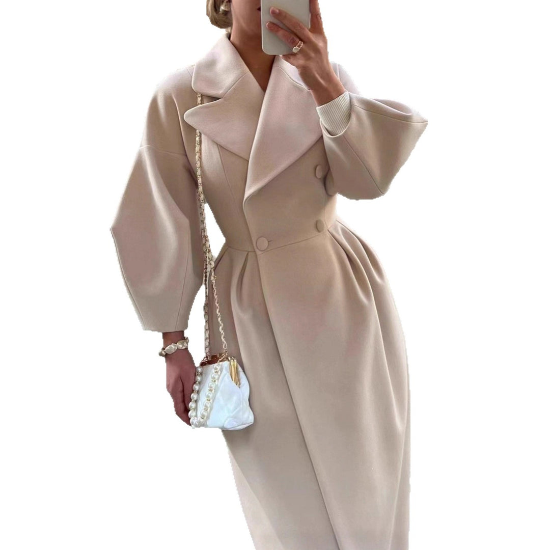 Kvinnors Elegant Trench Coat med Skräddarsydd Passform och Sidöppning Mirla-Eva Jonsson