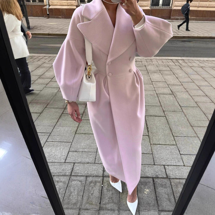 Kvinnors Elegant Trench Coat med Skräddarsydd Passform och Sidöppning Mirla-Eva Jonsson