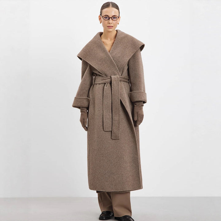 Kvinnors Elegant Wrap Coat med Bred Krage och Knytband Mirla-Eva Jonsson