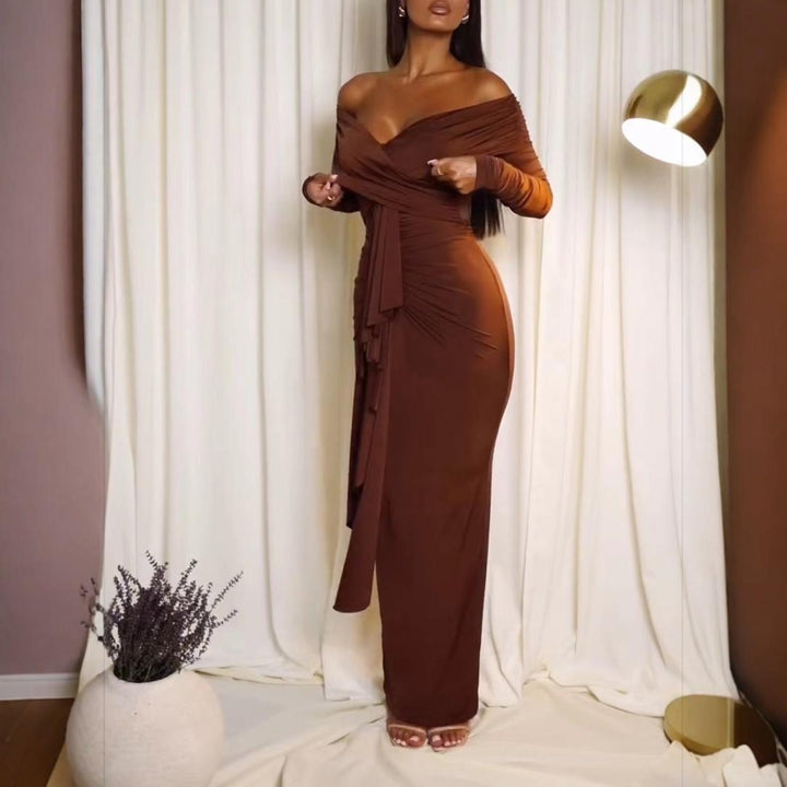Kvinnors Elegant och Figurformande Kvällsklänning med Off-Shoulder Design och Volanger-Eva Jonsson