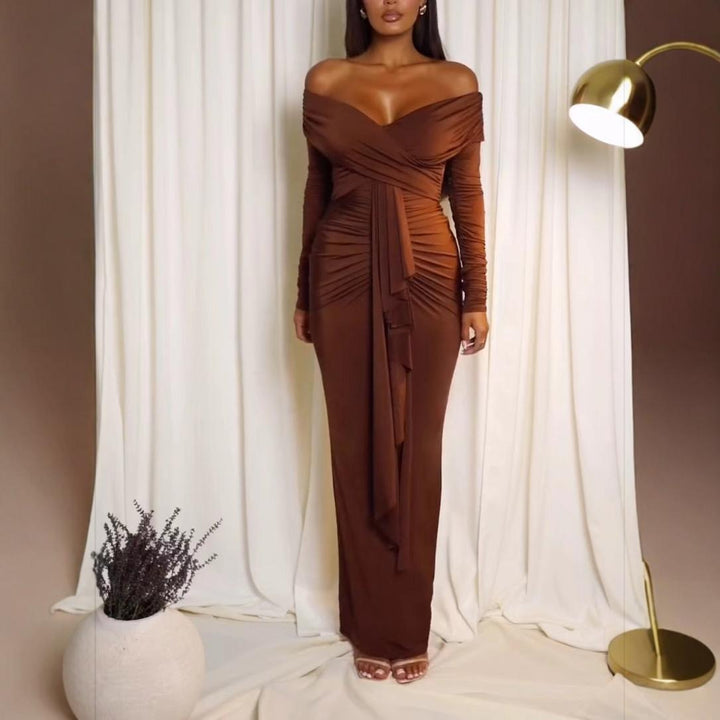 Kvinnors Elegant och Figurformande Kvällsklänning med Off-Shoulder Design och Volanger-Eva Jonsson