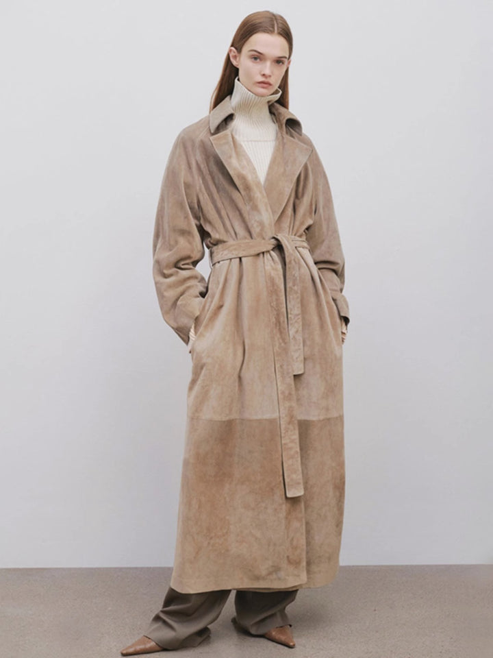 Kvinnors Elegant och Moded Trench Coat Tillverkad av Högkvalitativ Mocka Mirla-Eva Jonsson