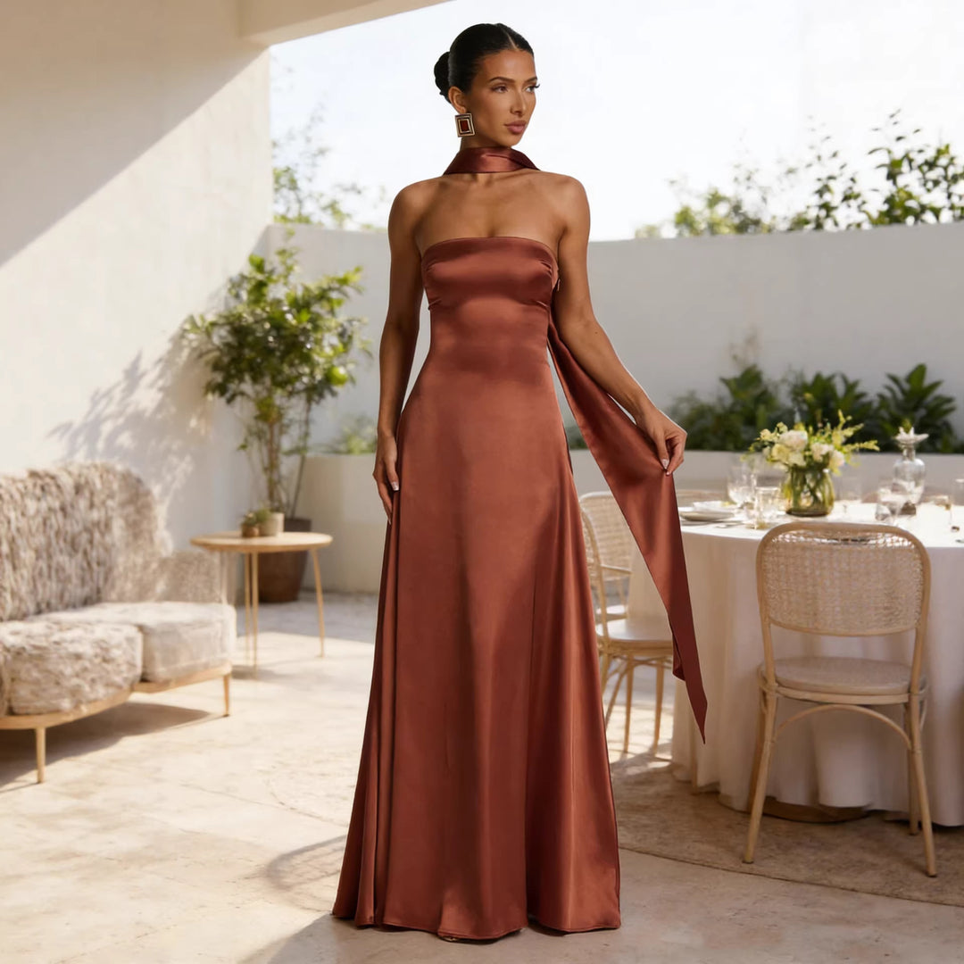 Kvinnors Elegant och Off-Shoulder Kvällsklänning med Flödande Fall-Eva Jonsson