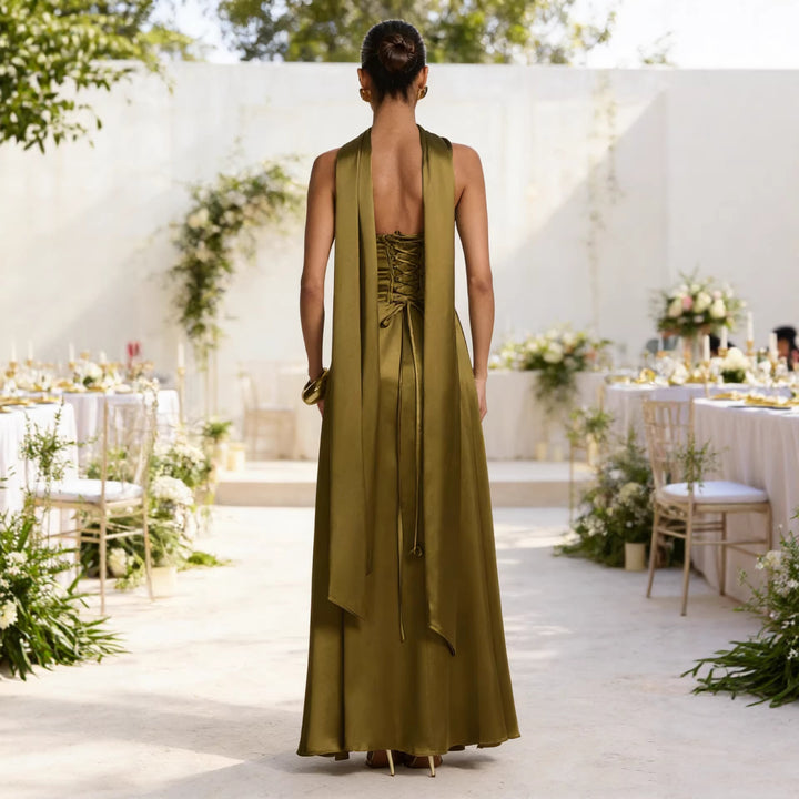 Kvinnors Elegant och Off-Shoulder Kvällsklänning med Flödande Fall-Eva Jonsson