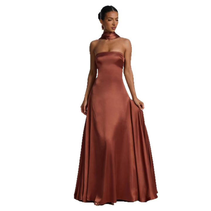 Kvinnors Elegant och Off-Shoulder Kvällsklänning med Flödande Fall-Eva Jonsson