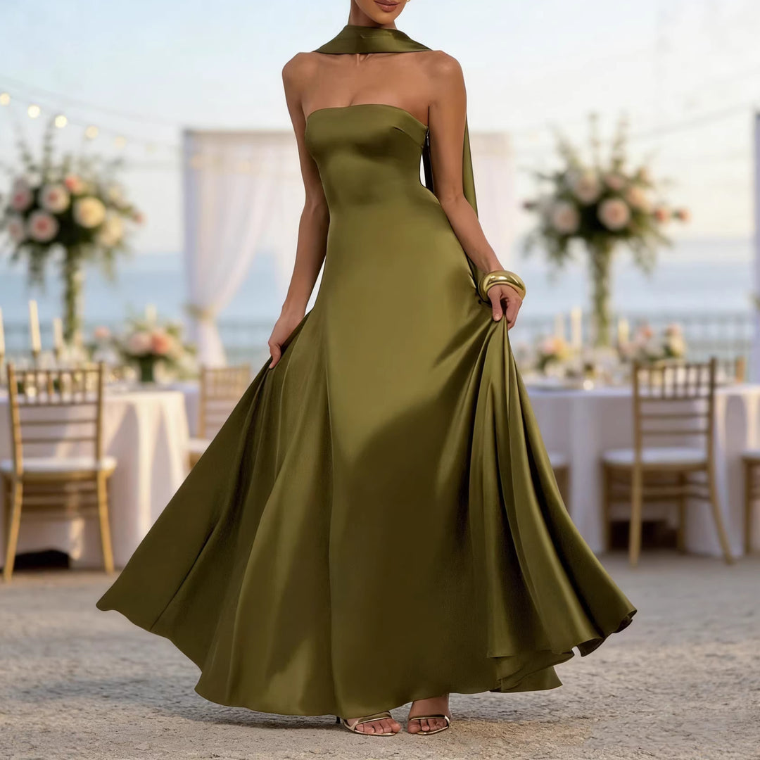 Kvinnors Elegant och Off-Shoulder Kvällsklänning med Flödande Fall-Eva Jonsson