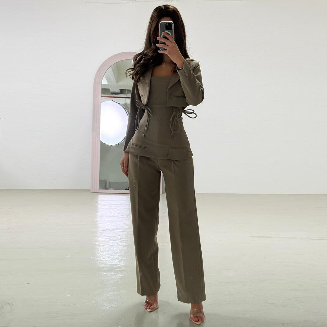 Kvinnors Eleganta Tvådelade Set med Figursydd Topp och Vida Byxor Stil Mirla-Eva Jonsson