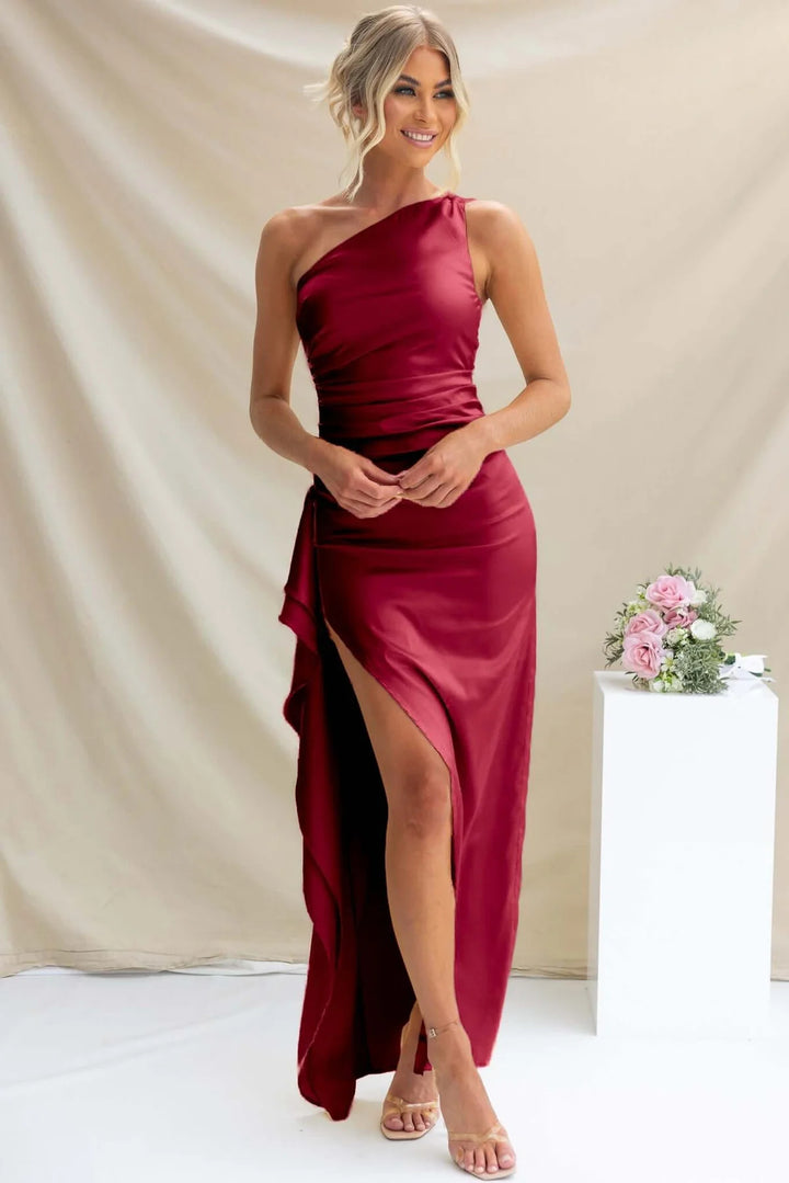 Kvinnors En-Sidig Maxi Klänning med Sidoficka och Elegant Drapering-Eva Jonsson