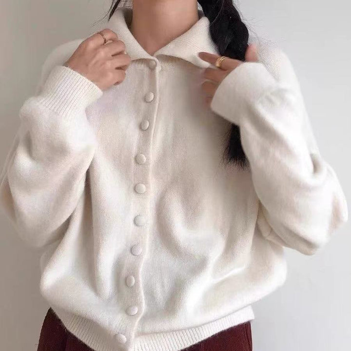 Kvinnors Fashionabla Kofta med Höga Knappar Detaljer Mirla-Eva Jonsson