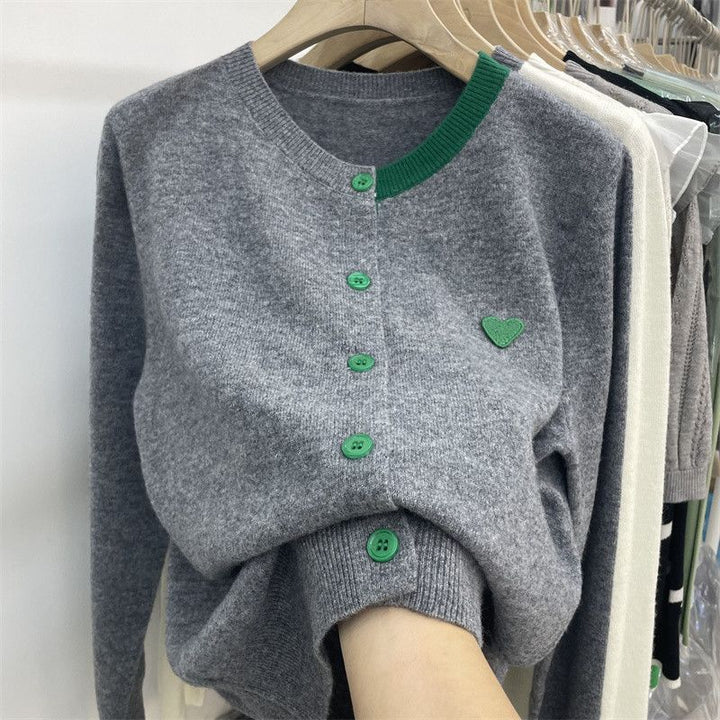 Kvinnors Finstickad Cardigan med Hjärtformad Applikation Mirla-Eva Jonsson