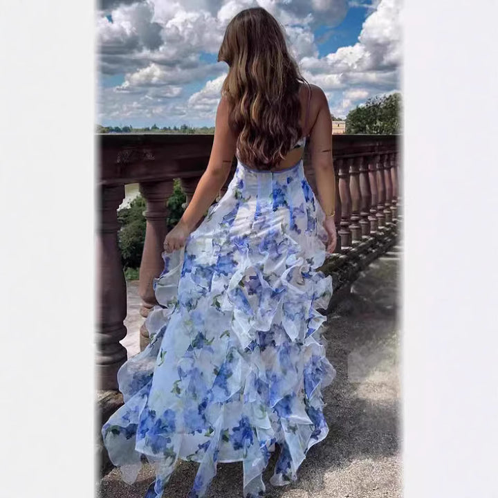 Kvinnors Flödande Chiffon Maxi Klänning med Volangdetaljer och Blommande Accenter Mirla-Eva Jonsson