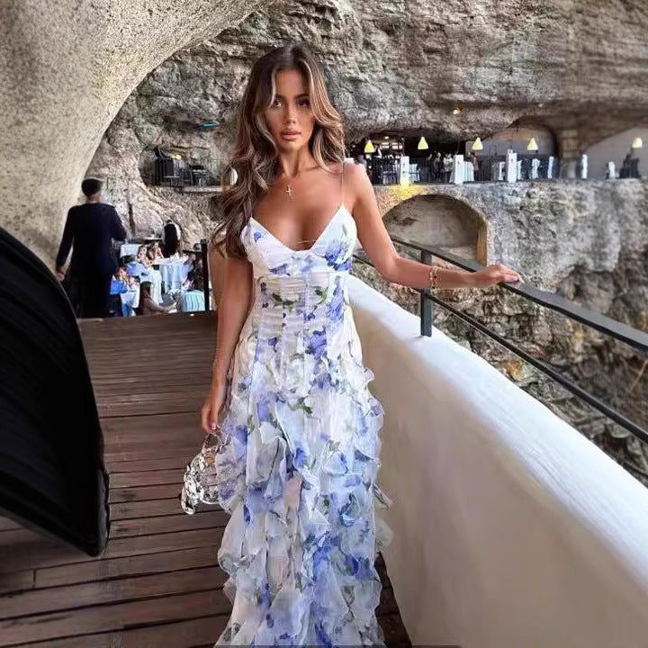 Kvinnors Flödande Chiffon Maxi Klänning med Volangdetaljer och Blommande Accenter Mirla-Eva Jonsson