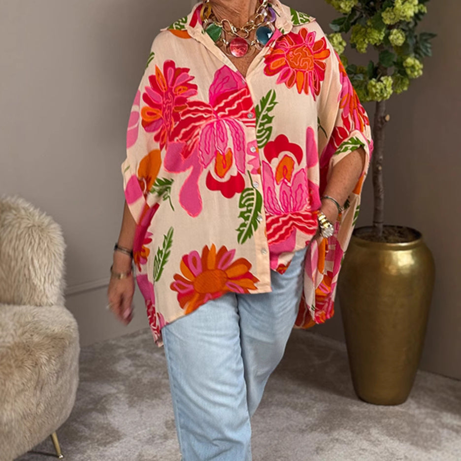 Kvinnors Flödande Kimono Blus med Färgglad Blomsterdesign Mirla-Eva Jonsson