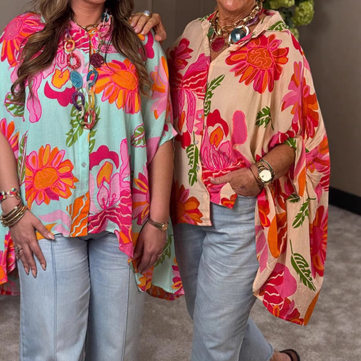 Kvinnors Flödande Kimono Blus med Färgglad Blomsterdesign Mirla-Eva Jonsson