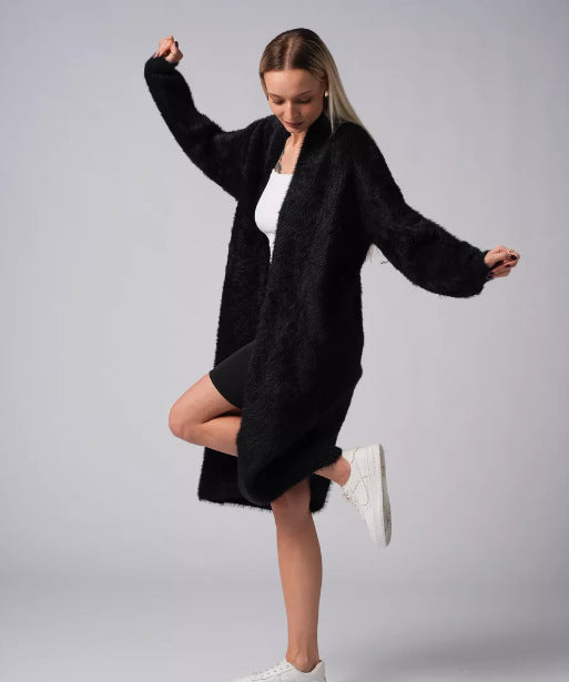 Kvinnors Fluffy Lång Kofta i en Elegant Design med Öppna Fronter och Mjuka Material Mirla-Eva Jonsson