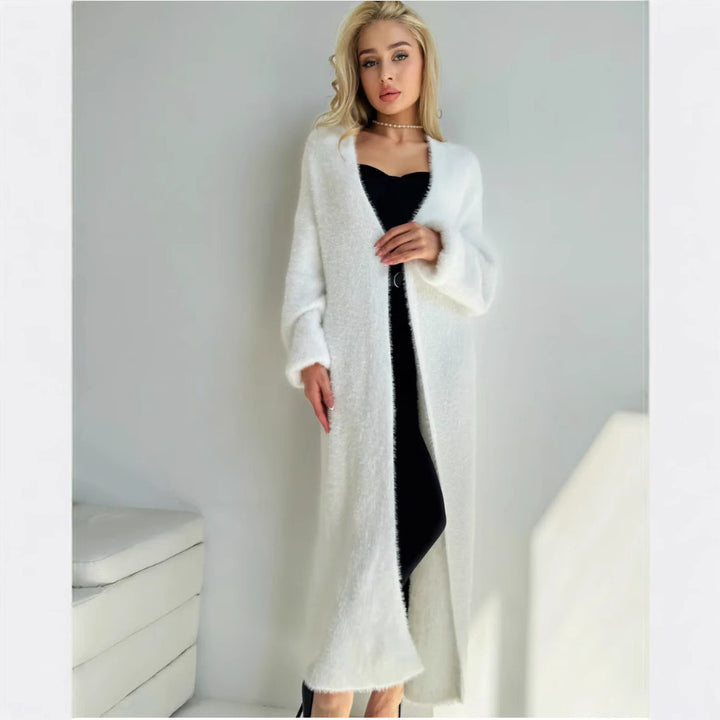 Kvinnors Fluffy Lång Kofta i en Elegant Design med Öppna Fronter och Mjuka Material Mirla-Eva Jonsson