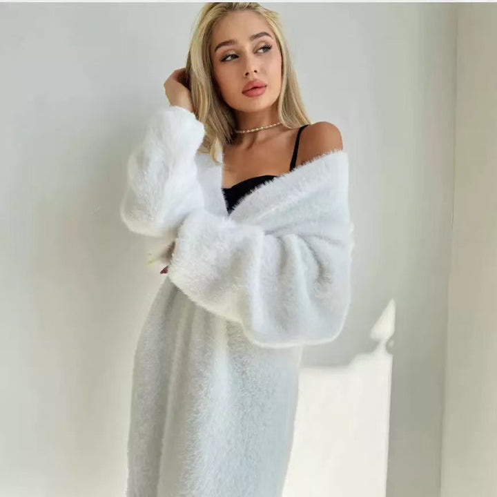 Kvinnors Fluffy Lång Kofta i en Elegant Design med Öppna Fronter och Mjuka Material Mirla-Eva Jonsson