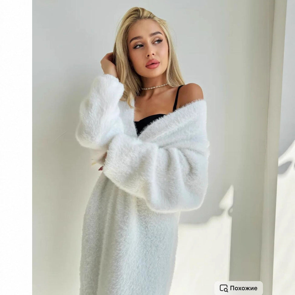 Kvinnors Fluffy Maxi Cardigan med Djup V-hals och Överdimensionerad Silhuett Mirla-Eva Jonsson