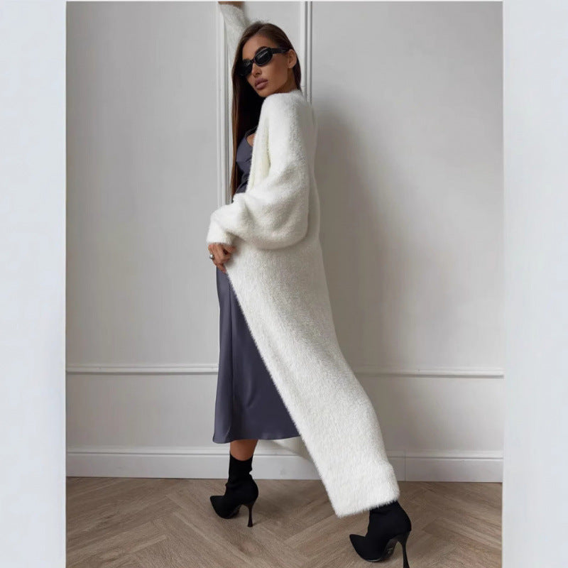 Kvinnors Fuzzy Lång Stickad Kappa med Elegant Snitt och Löst Ärmar Mirla-Eva Jonsson