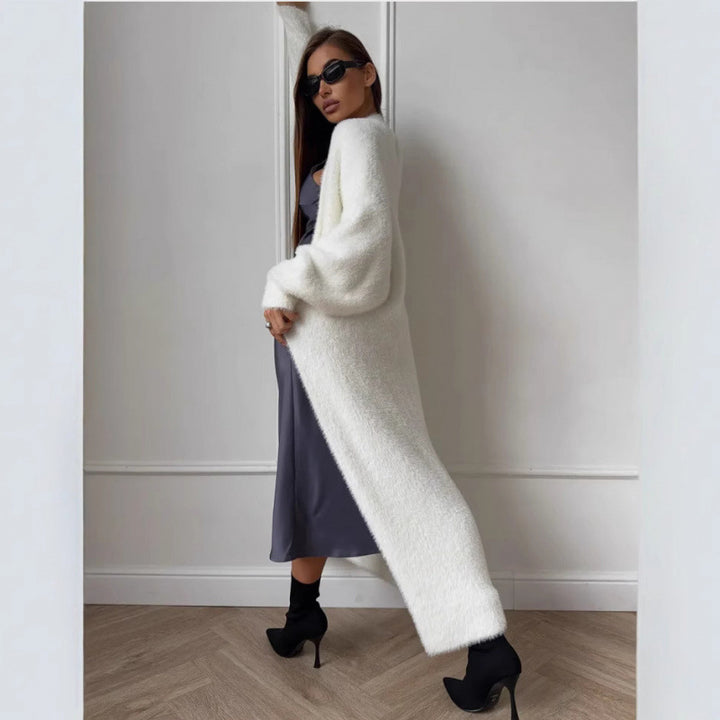 Kvinnors Fuzzy Lång Stickad Kappa med Elegant Snitt och Löst Ärmar Mirla-Eva Jonsson