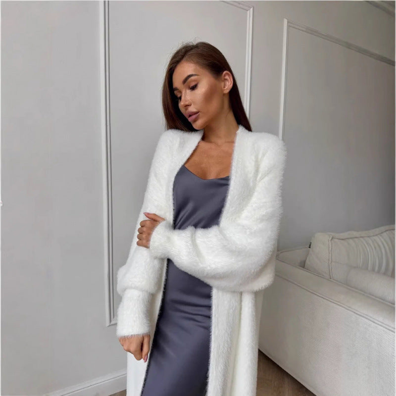 Kvinnors Fuzzy Lång Stickad Kappa med Elegant Snitt och Löst Ärmar Mirla-Eva Jonsson