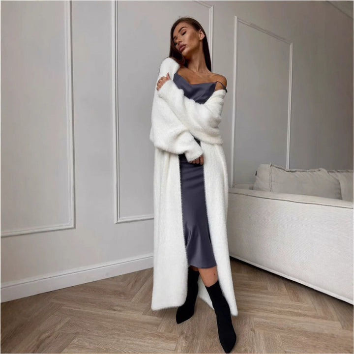 Kvinnors Fuzzy Lång Stickad Kappa med Elegant Snitt och Löst Ärmar Mirla-Eva Jonsson