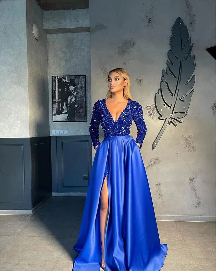 Kvinnors Glamorösa Aftonklänning med Glittrande Pärlor och Hög Slits-Eva Jonsson