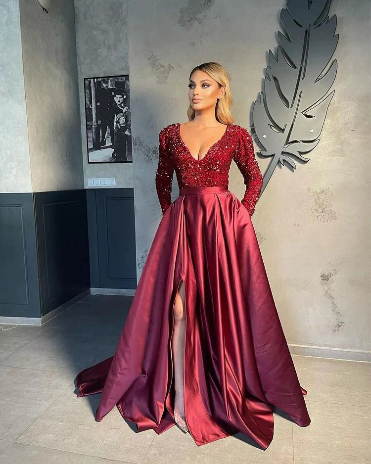 Kvinnors Glamorösa Aftonklänning med Glittrande Pärlor och Hög Slits-Eva Jonsson