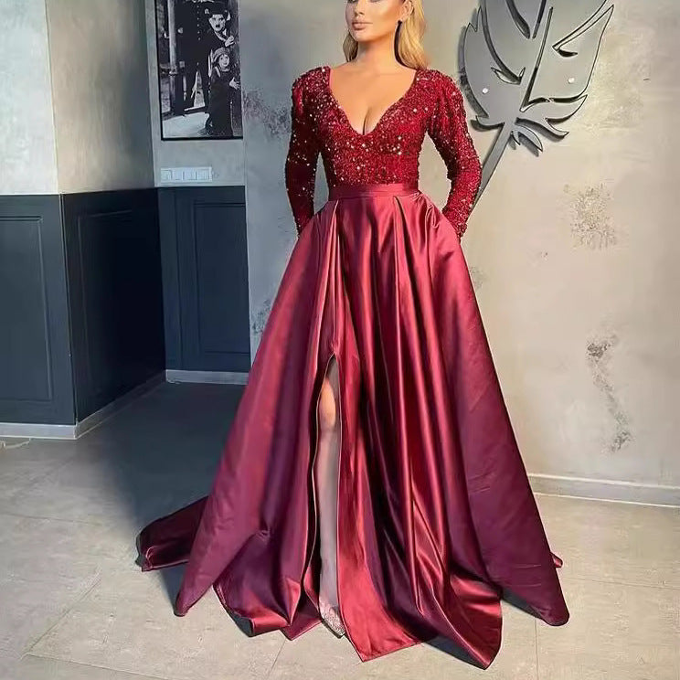 Kvinnors Glamorösa Aftonklänning med Glittrande Pärlor och Hög Slits-Eva Jonsson