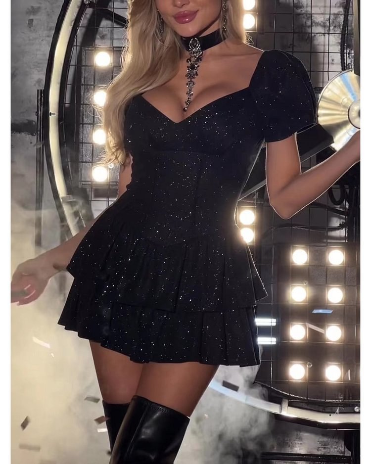 Kvinnors Glamorösa Mini Klänning med Voluminösa Ärmar och Funkande Accenter-Eva Jonsson
