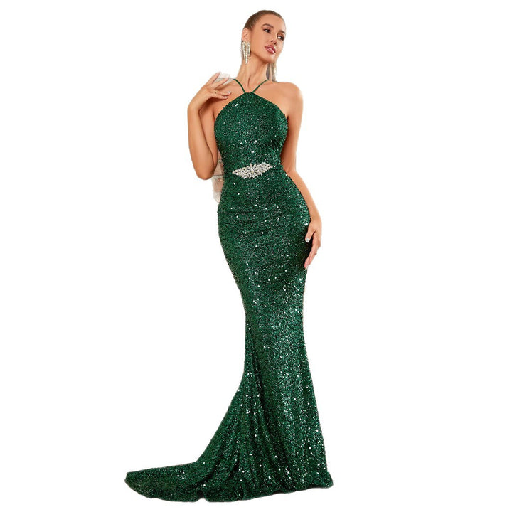 Kvinnors Glamorous Aftonklänning med Figurskapande Skärning och Glittrande Glitter Mirla-Eva Jonsson