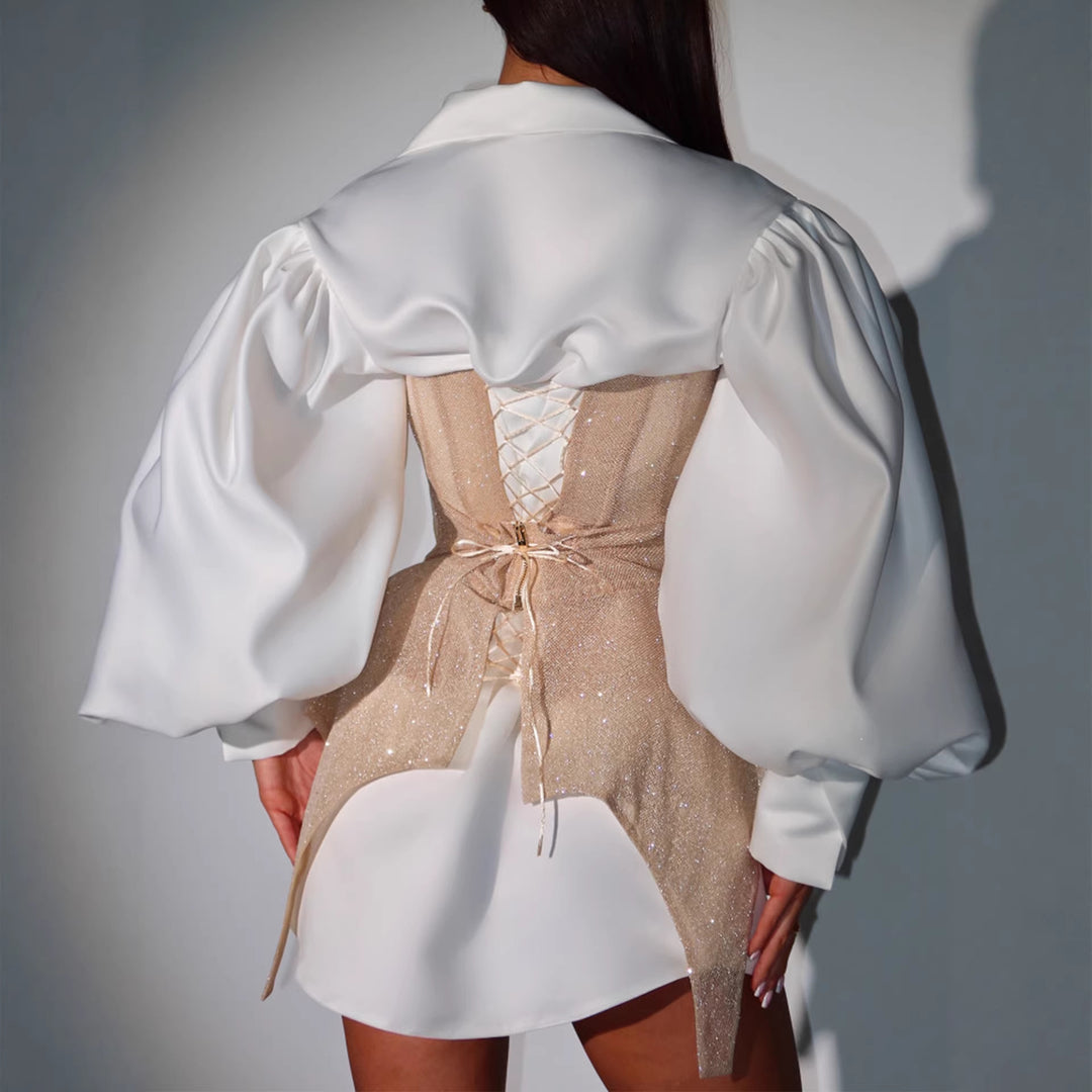 Kvinnors Glamorous Bustier Klänning med Puffärmar och Eleganta Detaljer-Eva Jonsson