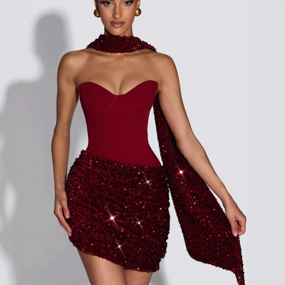 Kvinnors Glamorous Mini Klänning med Figur-Kramande Bustier Top och Imponerande Paljett Kjol Mirla-Eva Jonsson