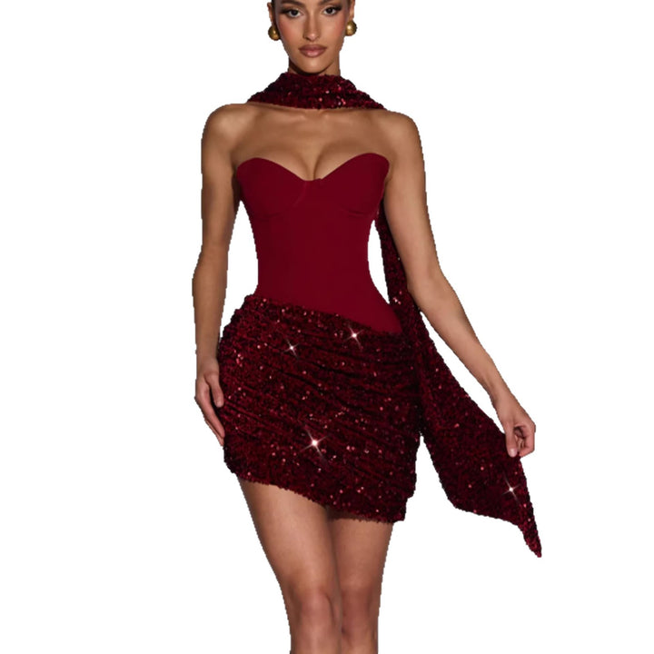 Kvinnors Glamorous Mini Klänning med Figur-Kramande Bustier Top och Imponerande Paljett Kjol Mirla-Eva Jonsson