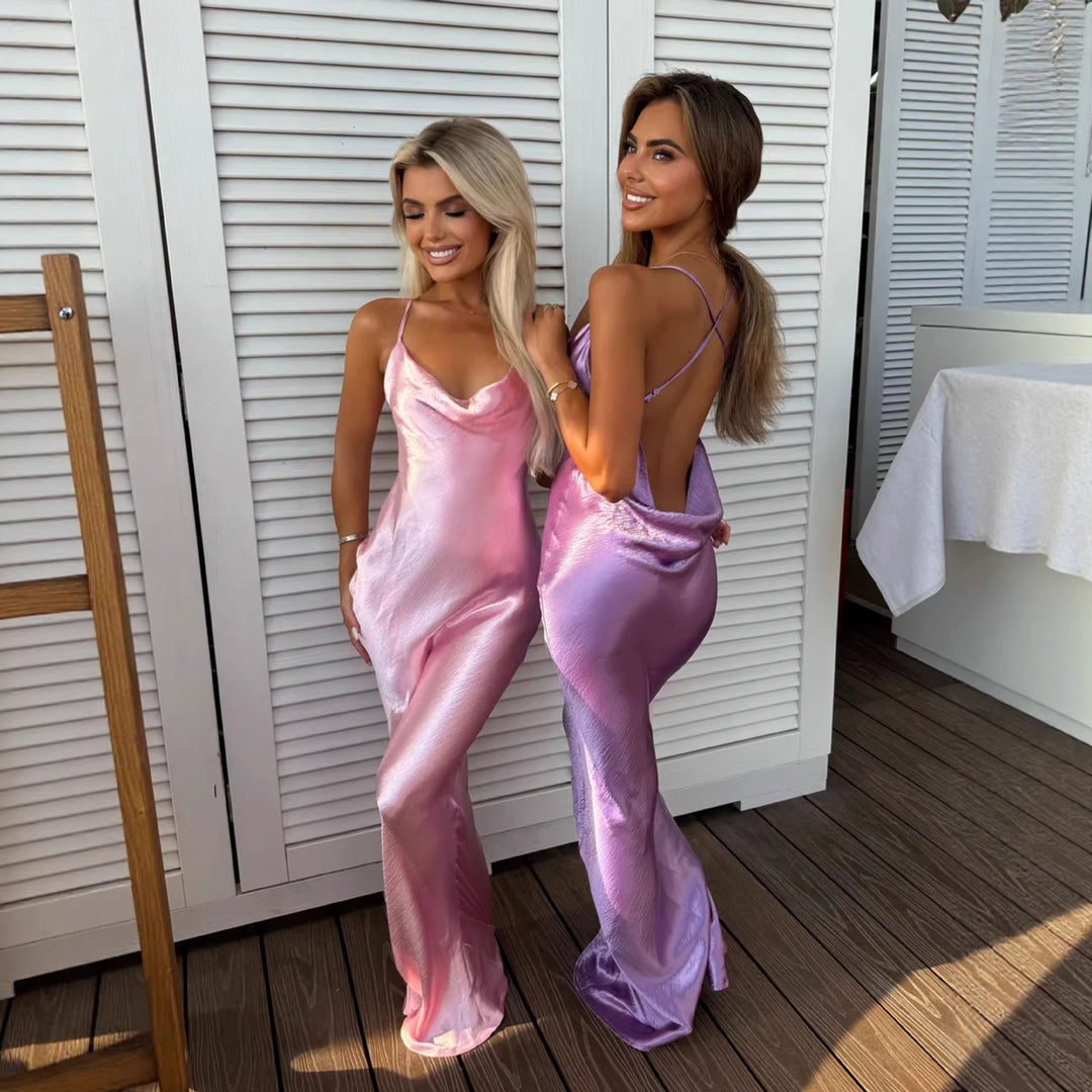 Kvinnors Glamourösa Aftonklänning med Glittrande Siden och Spaghettistövlar-Eva Jonsson