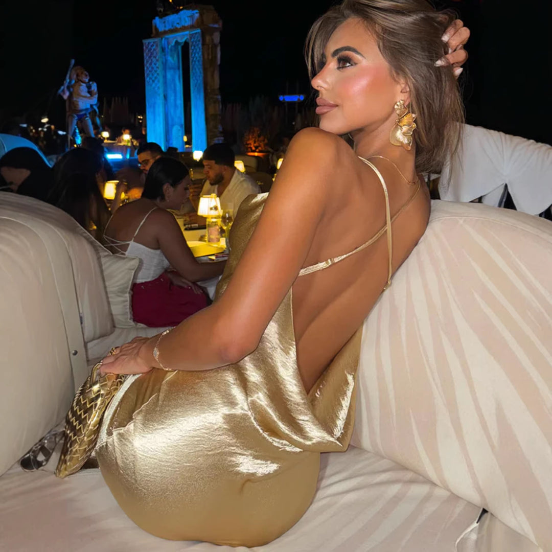 Kvinnors Glamourösa Aftonklänning med Glittrande Siden och Spaghettistövlar-Eva Jonsson