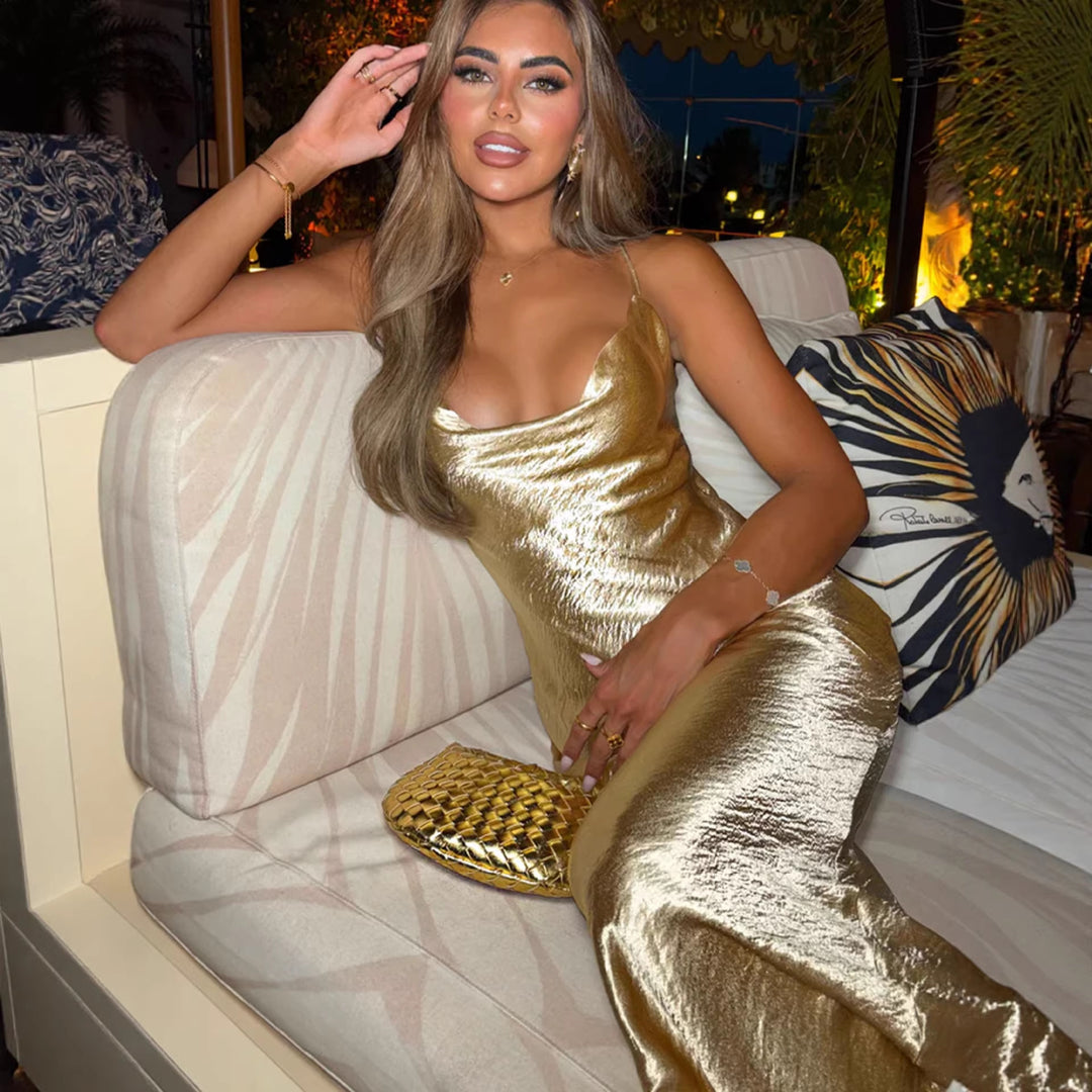 Kvinnors Glamourösa Aftonklänning med Glittrande Siden och Spaghettistövlar-Eva Jonsson