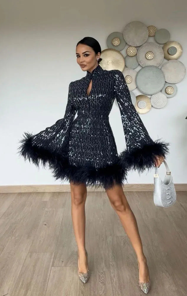 Kvinnors Glamourösa Mini Klänning med Paljetter och Fjädrar Mirla-Eva Jonsson