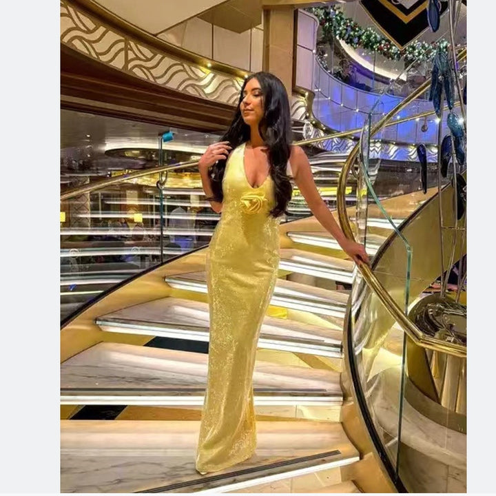 Kvinnors Glamourösa Paljett Aftonklänning med Djup Halsringning och Elegant Silhuett-Eva Jonsson