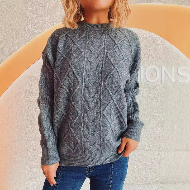 Kvinnors Grovstrukturerad Stickad Tröja med Kabeldesign Mirla-Eva Jonsson