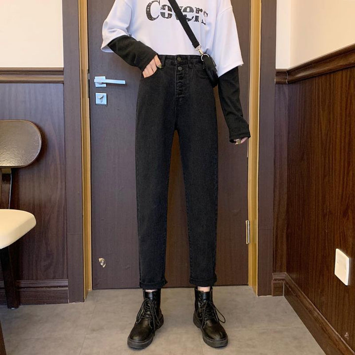 Kvinnors Högmidjade Skinny Jeans med Dekorativa Knappdetaljer Mirla-Eva Jonsson