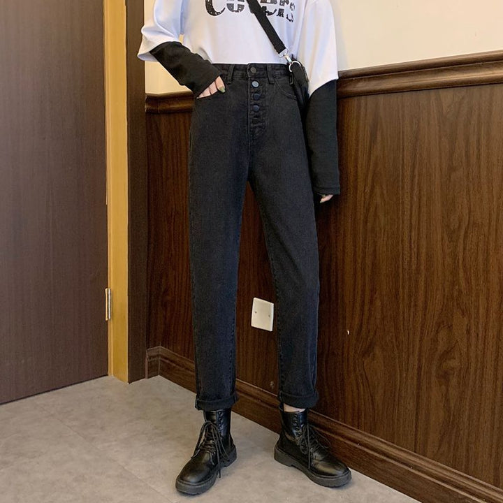 Kvinnors Högmidjade Skinny Jeans med Dekorativa Knappdetaljer Mirla-Eva Jonsson