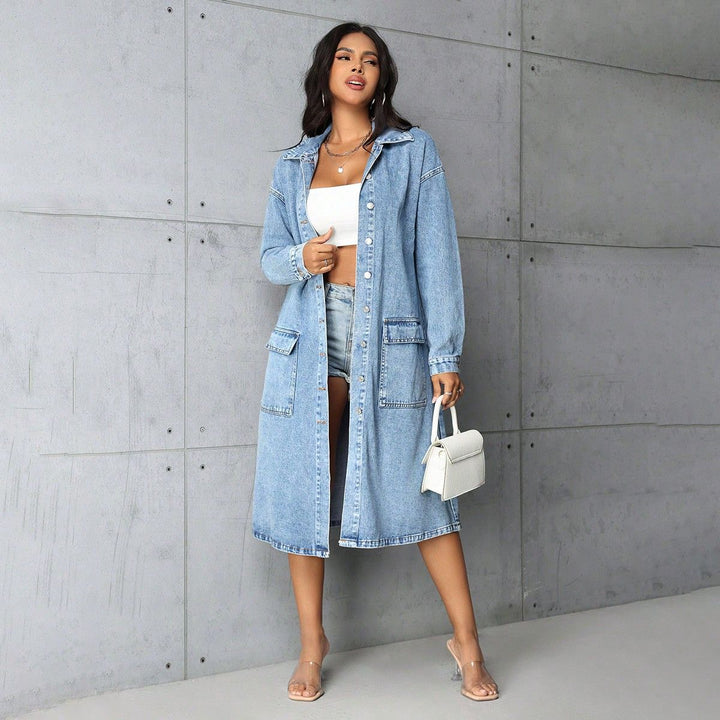 Kvinnors Jeansjacka i Long Exposure Vintage Stil med Praktiska Fickor och Knapplist Mirla-Eva Jonsson