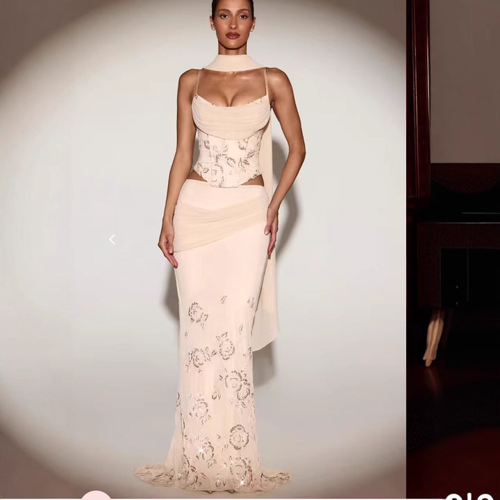 Kvinnors Korsettklänning med Blommönster och Elegant Flödande Kjol Mirla-Eva Jonsson