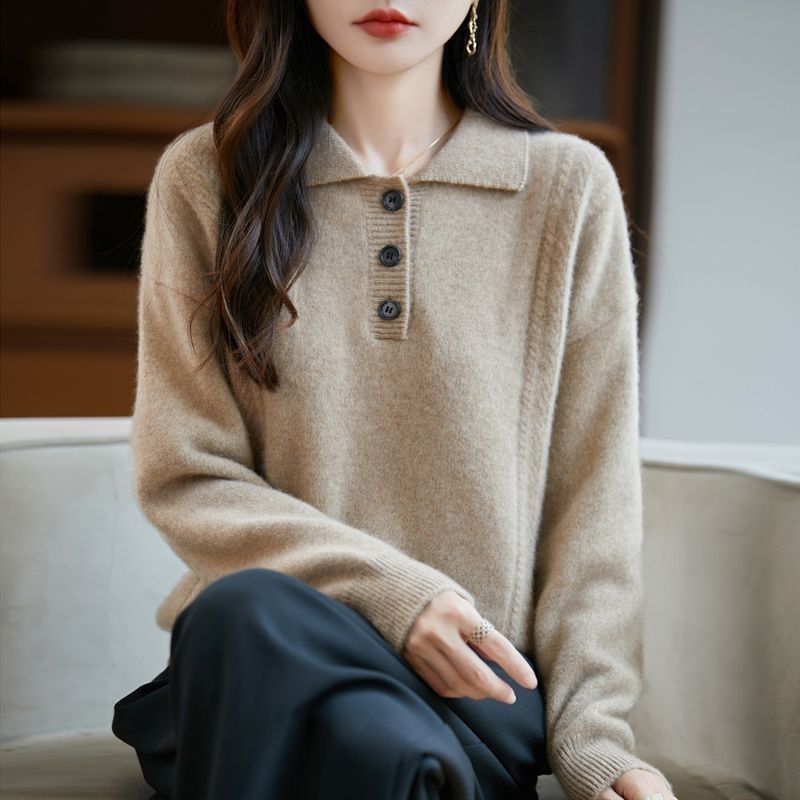 Kvinnors Koshiba-stil tröja med elegant knäppning Mirla-Eva Jonsson