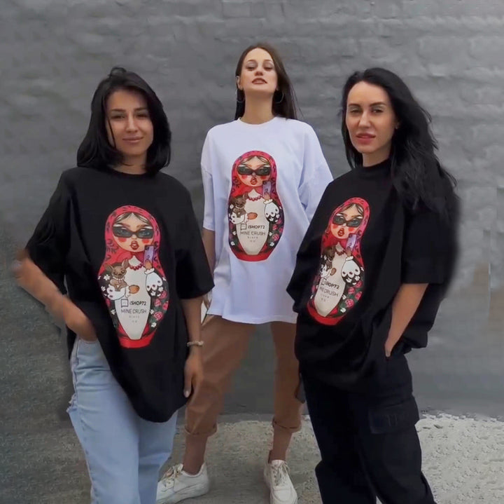 Kvinnors Kreativa Oversized T-Shirt med Funkig Grafisk Tryck Mirla-Eva Jonsson